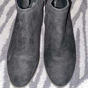 Kids black bootie Sz 4/ Old Navy